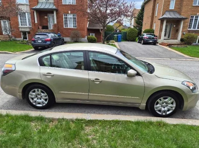 Nissan Altima 2009 2.5 S DOHC – 4 portes - 160,000 km - Aucune Rouille
