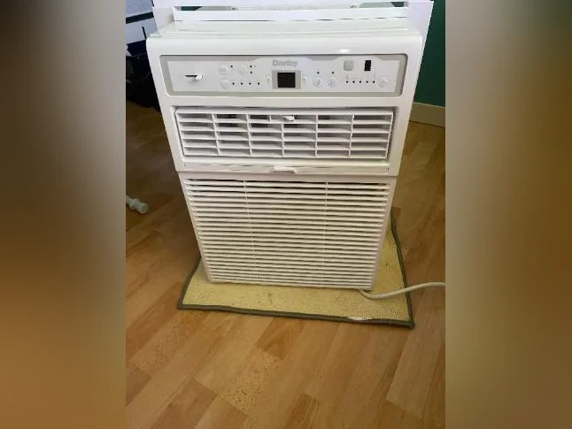 CLIMATISEUR VERTICAL PRESQUE NEUF 2 SEMAINES USURE thumbnail 2