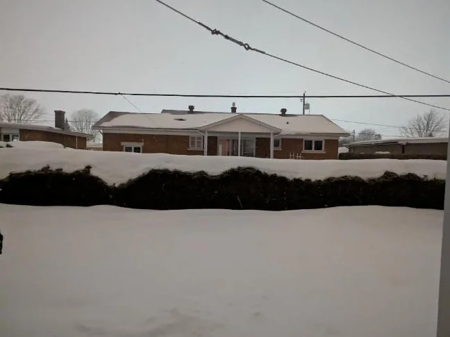 Spacieux 6 et demi climatisé au bas d’un duplex avec cour privée et près de tous les services thumbnail 5