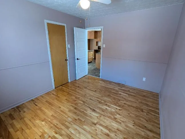 Spacieux 6 et demi climatisé au bas d’un duplex avec cour privée et près de tous les services thumbnail 7