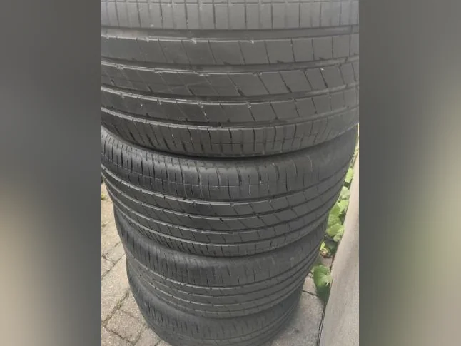 255-40R20x4 pneus été Goodyear Eagle comme neufs. Usure 7.5/32 (Neuf=8/32)