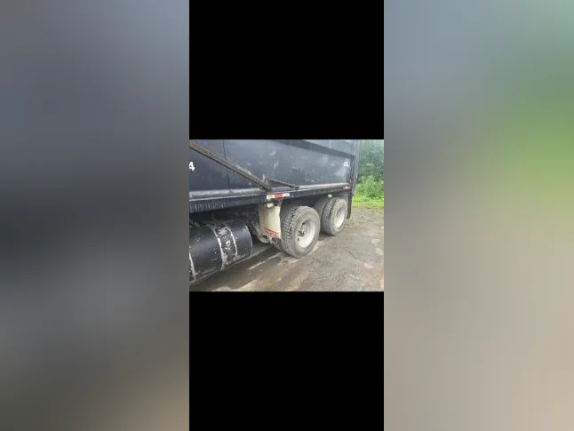 A vendre camion 12 roues Kenworth 2004 avec permis région 01 thumbnail 5