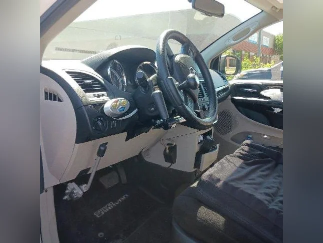 2013 Dodge Grand Caravan minifourgonette adapte pour fauteuil roulant thumbnail 5