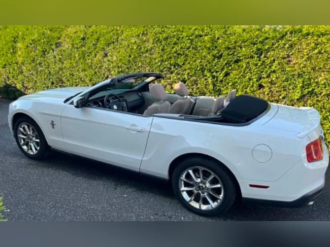 FORD MUSTANG 2011 en très bonne condition thumbnail 4