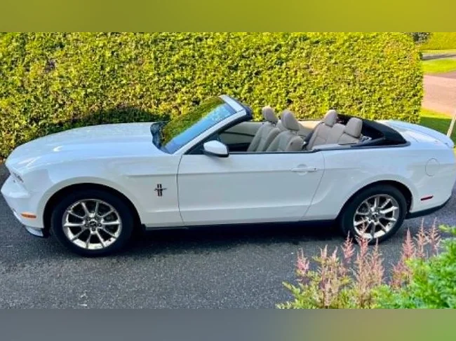 FORD MUSTANG 2011 en très bonne condition