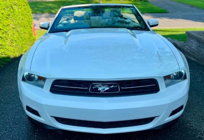 FORD MUSTANG 2011 en très bonne condition thumbnail 2