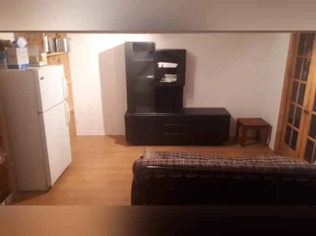 Grande chambre à louer immédiatement thumbnail 3