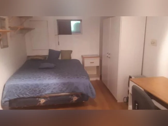 Grande chambre à louer immédiatement thumbnail 2