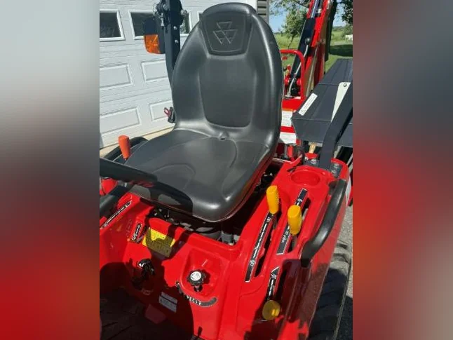Tracteur agricole Massey Ferguson 1723EB 2023 avec garantie thumbnail 6