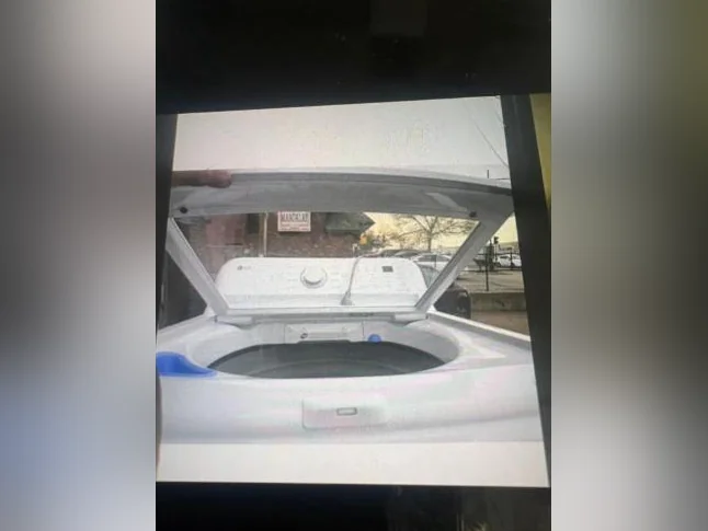 Laveuse LG chargement NEUVE ÉCHAPPÉ ET BOSSÉ SE VENDS 899 Rona 945=1031 ou plus thumbnail 4
