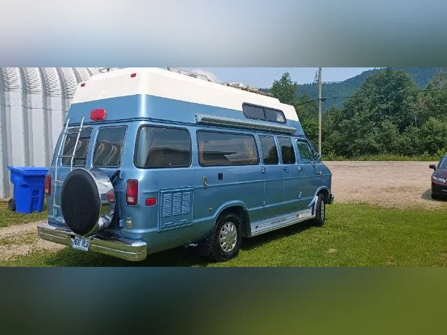 Van Campwagon Dodge Ram 2500 1987