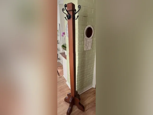 porte-manteau   en bois de merisier massif,4 crochets en fonte noire, 70pcs de hauteur,solide thumbnail 3