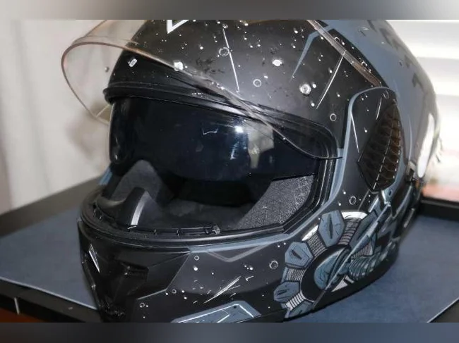 2 casques de moto thumbnail 2