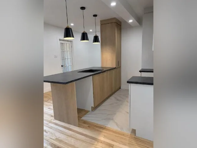 Lumineux 5 1/2 fraîchement rénové | rez-de-chaussée triplex | Charlesbourg thumbnail 2