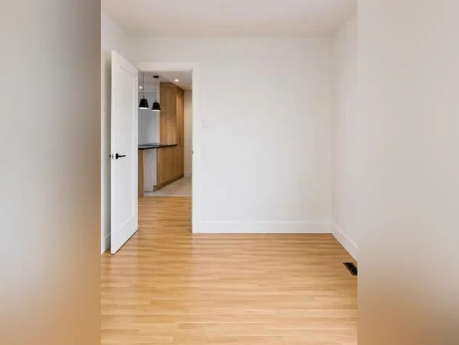 Lumineux 5 1/2 fraîchement rénové | rez-de-chaussée triplex | Charlesbourg thumbnail 9
