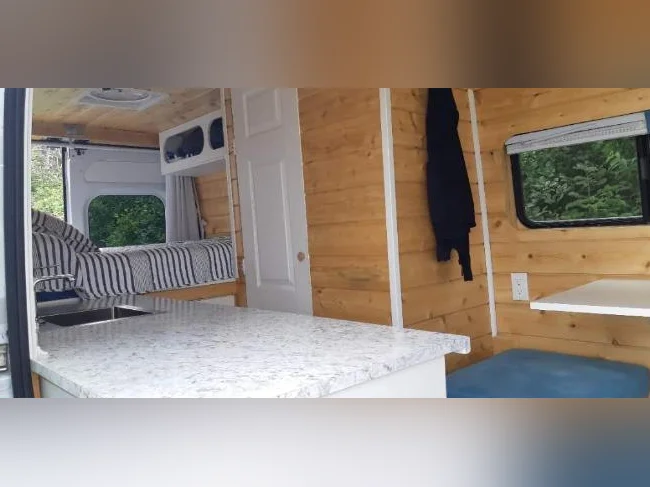 Motorisé Promaster 2020 contruit par des professionnels seulement 50,000 kilomètres thumbnail 6