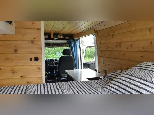 Motorisé Promaster 2020 contruit par des professionnels seulement 50,000 kilomètres thumbnail 5