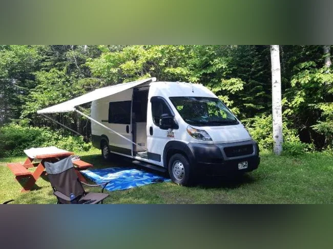 Motorisé Promaster 2020 contruit par des professionnels seulement 50,000 kilomètres