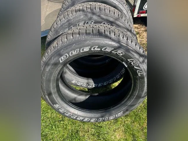 4 Pneus neufs Bridgestone Dueler H/L Alenza 275/55/R20