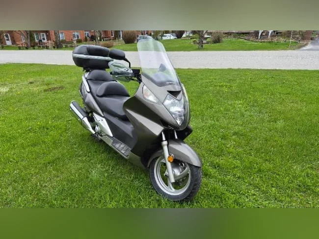 Moto Honda Silverwing 2005 FSC 600cc thumbnail 2
