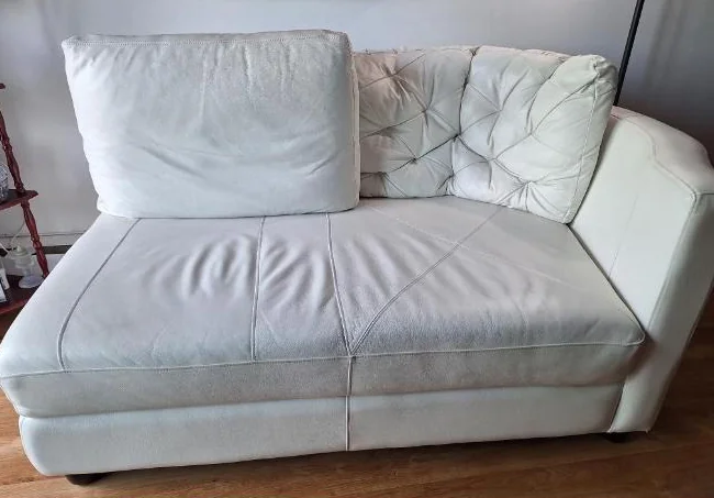 Causeuse en cuir