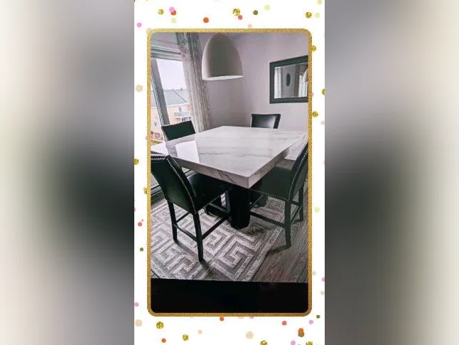 TRÈS BEL ENSEMBLE DE SALLE À MANGER AVEC TABLE EN MARBRE VÉRITABLE