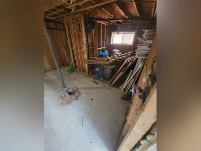 Handyman/Homme a tout faire -- Demolition - Renovation et Ramassage Ces simple ont fait tous !!! thumbnail 2