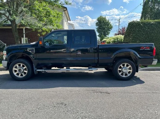 FORD 350 XLT TRUE CAB TRÈS BIEN ENTRETENU