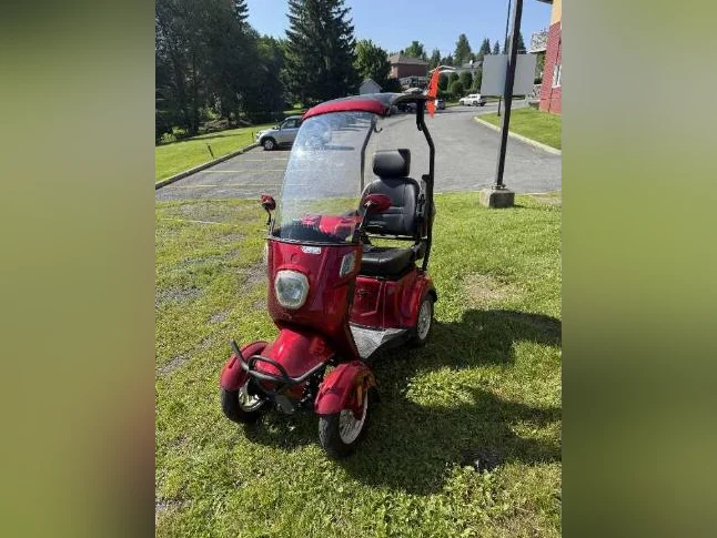 À vendre – Quadriporteur ET4 LF avec toit
