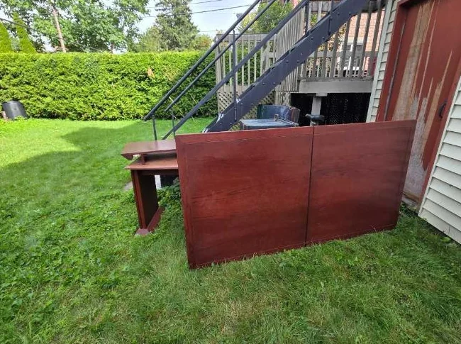 Grande table usagée couleur Acajou