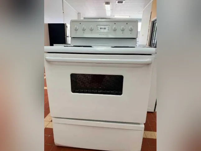 Cuisinière Disponible thumbnail 4