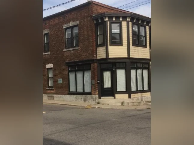 Trois-Rivières, bas de duplex meublé, location courte durée, références exigées...