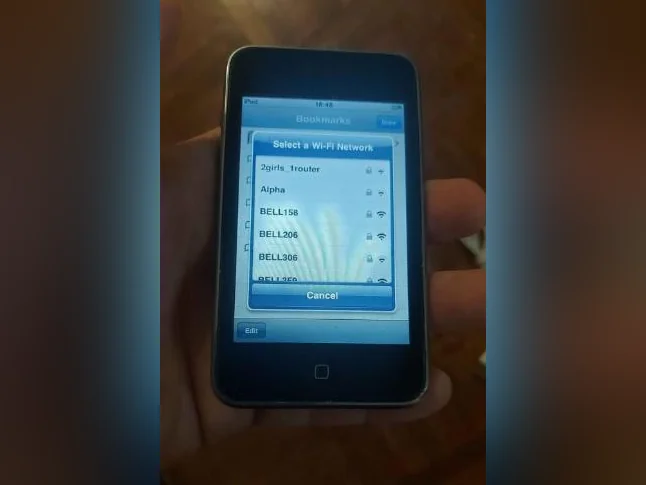 READ DESCRIPTION - ipod touch 32gb with cable and case thumbnail 3
