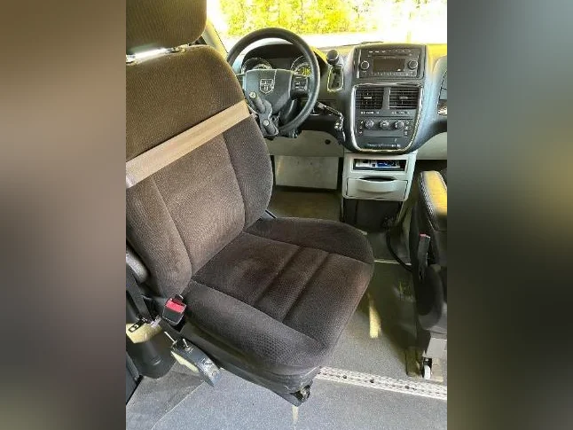 Véhicule adapté mobilité réduite – Conversion complète – thumbnail 6