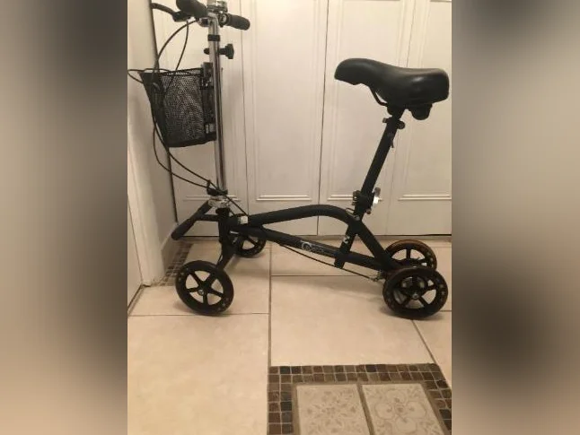 Trottinette, scooter, de marque Gemini, pour genou ou jambe. # 30188