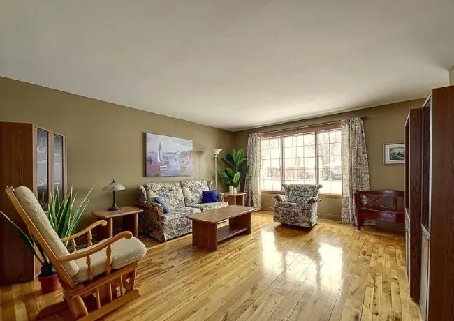 MAISON À LOUER DANS UN SECTEUR DE CHOIX À VICTORIAVILLE - SOIGNEUSEMENT ENTRETENUE - PRÈS DE TOUS LES SERVICES thumbnail 2