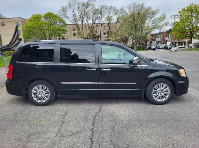 Chrysler Town & Country LIMITED 2012 (Toute équipée) thumbnail 2