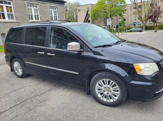 Chrysler Town & Country LIMITED 2012 (Toute équipée)