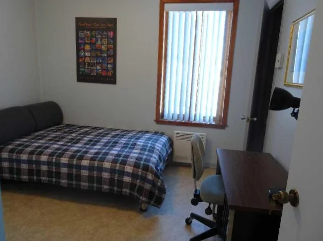 Chambre à l'étage avec évier thumbnail 4