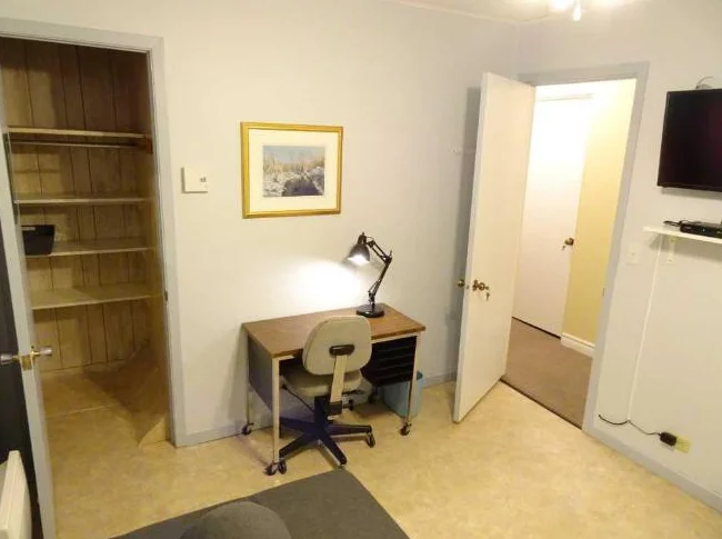 Chambre à l'étage avec évier thumbnail 2