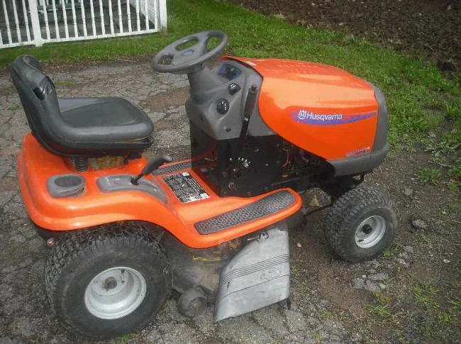 TRACTEUR À GAZON