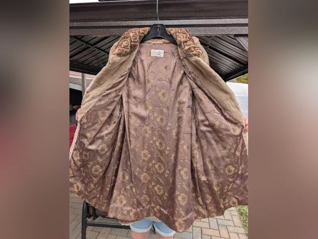 MANTEAU VISON FEMELLE PASTEL, rare qualité de confection. thumbnail 3