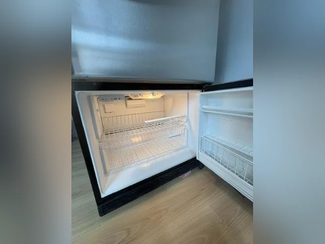 gros frigo 5pieds 8p H X 2pieds 9p L Amana thumbnail 3