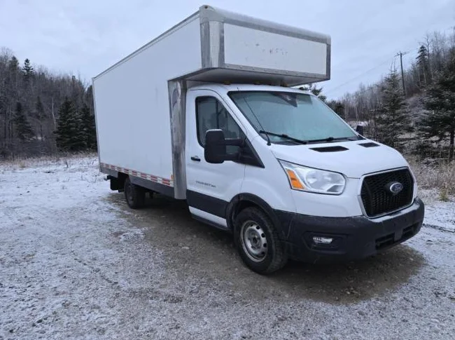 Camion cube 14 pieds FORD transit 2021 .au prix de 24999,$ plus taxes. thumbnail 2