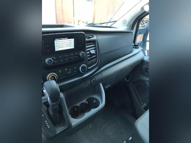 Camion cube 14 pieds FORD transit 2021 .au prix de 24999,$ plus taxes. thumbnail 9
