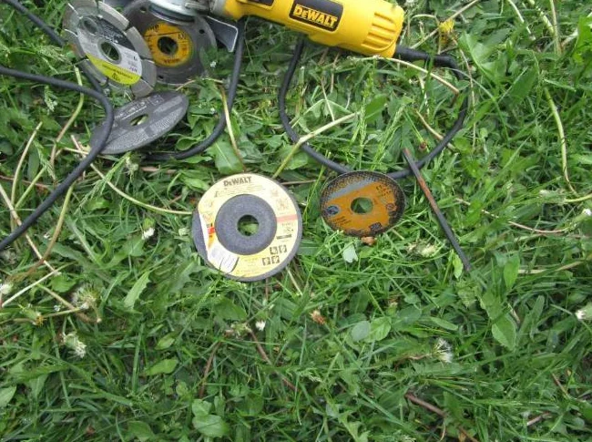 Meuleuse DeWalt très puissante. thumbnail 2
