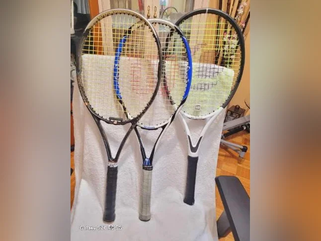 5 raquetes de tennis $15 chaque avec etui