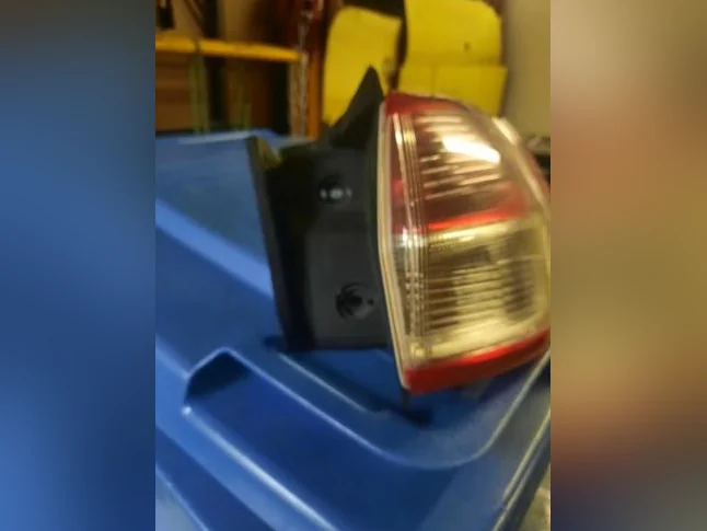 Feu arrière côté droit Ford escape 2013 à 2016 petite cassure thumbnail 3