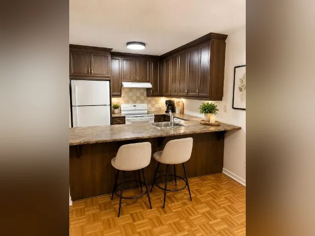✨ Superbe 5½ lumineux avec mezzanine et terrasse, Électroménager inclus – St-Bruno-de-Montarville ✨ thumbnail 2