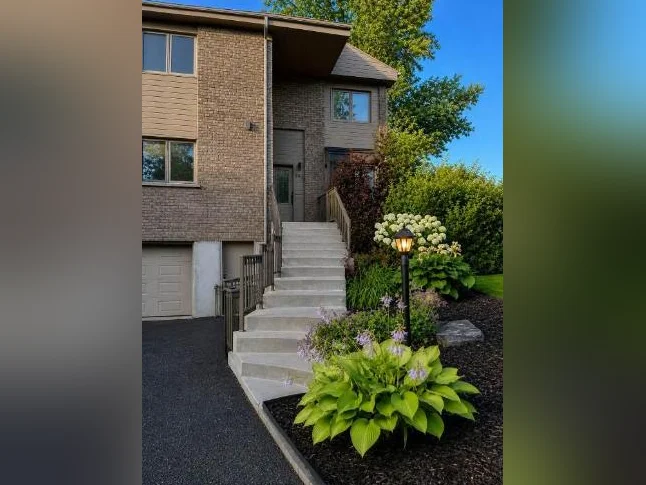 ✨ Superbe 5½ lumineux avec mezzanine et terrasse, Électroménager inclus – St-Bruno-de-Montarville ✨